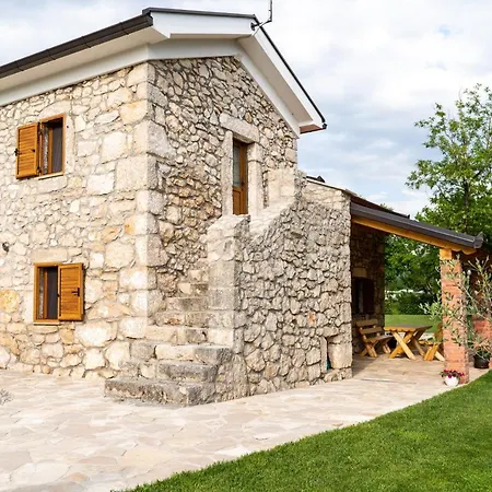 Casa rural Kamena Kuca Vegar
