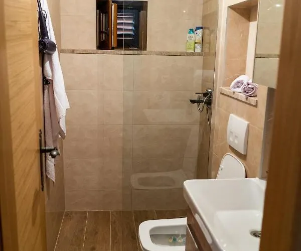 Kamena Kuca Vegar 乡村民宿 *