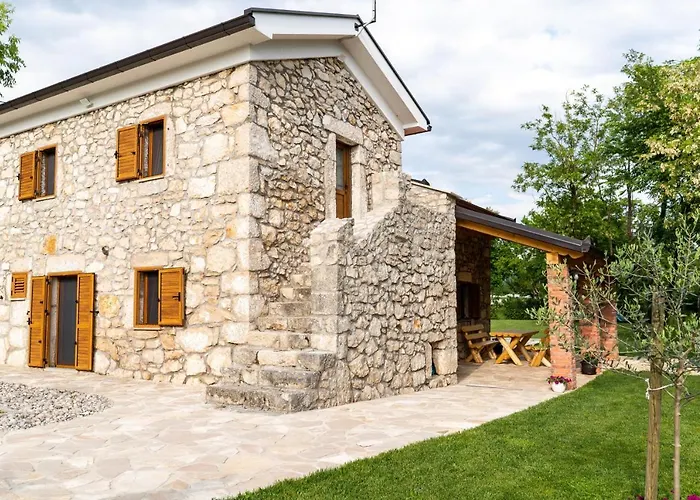 乡村民宿 Kamena Kuca Vegar