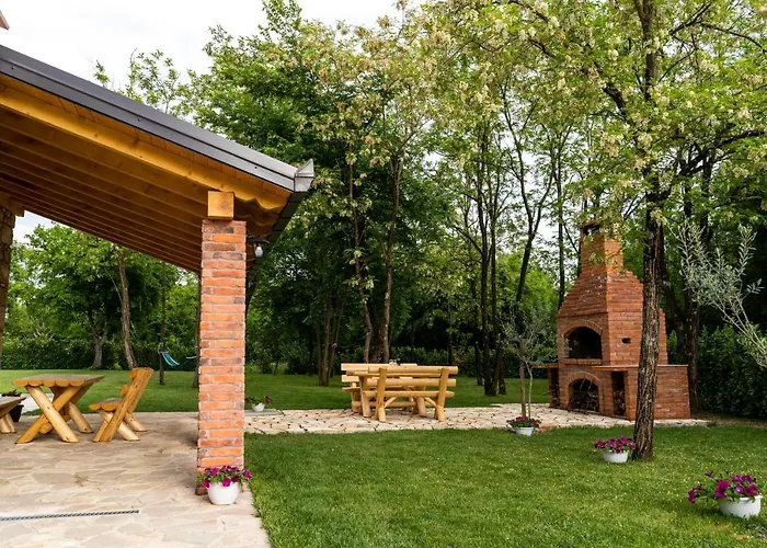 乡村民宿 Kamena Kuca Vegar *