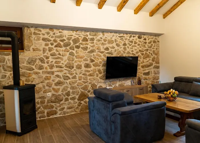 乡村民宿 Kamena Kuca Vegar *