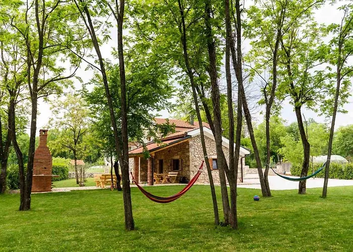 Kamena Kuca Vegar 乡村民宿 *